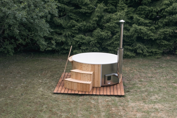 Mini-piscina Spa Hot tub DELUXE din fibra de sticla cu decoratiune exterioara de lemn